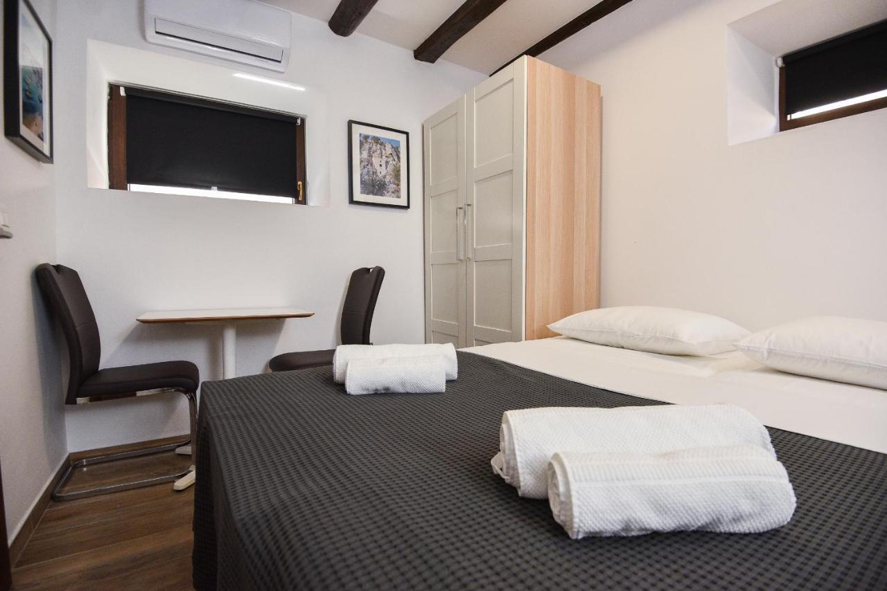Old Town Inn Pula Luaran gambar